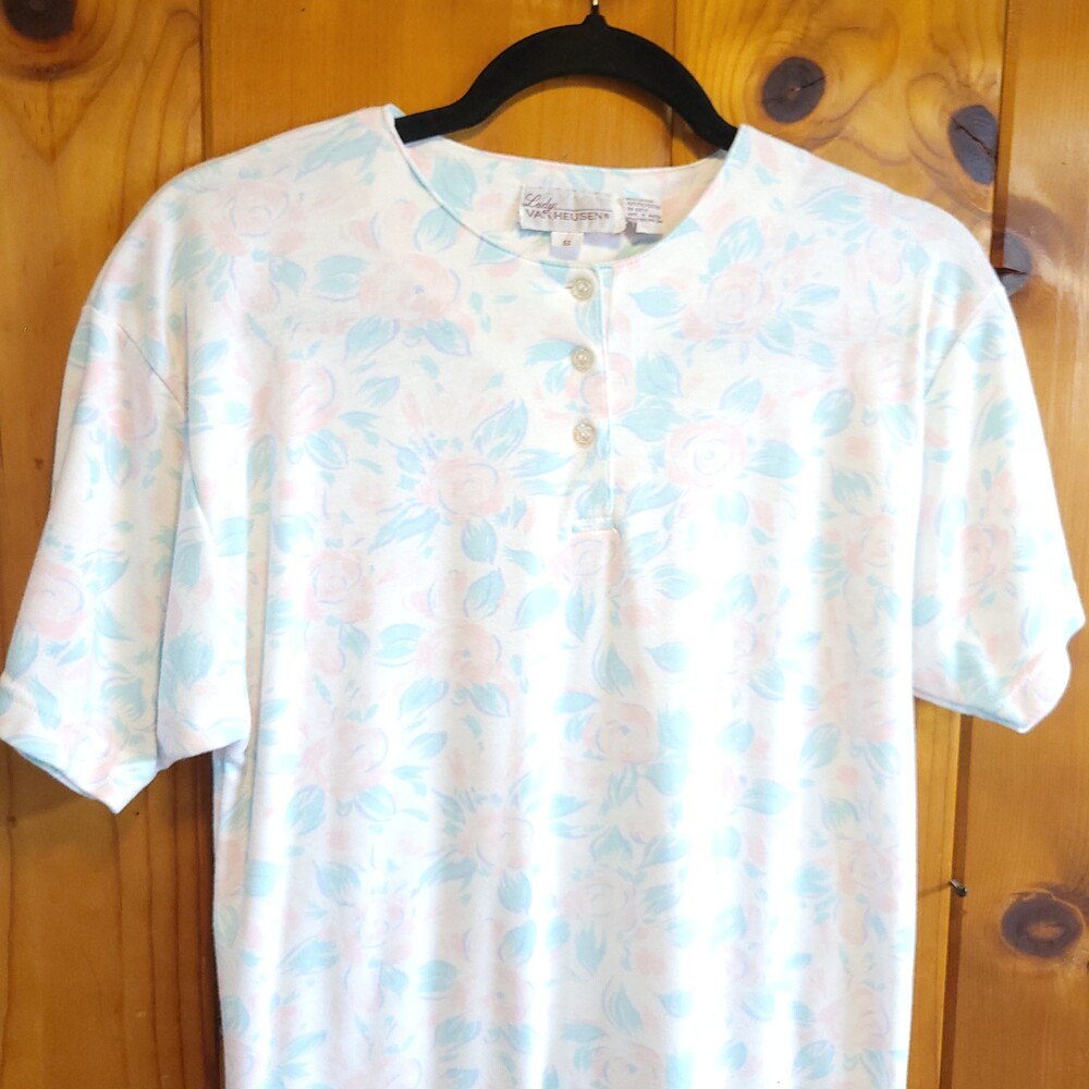 Vintage 80s 90s cottagecore Van Heusen Small Floral Print Cotton Polyester Top